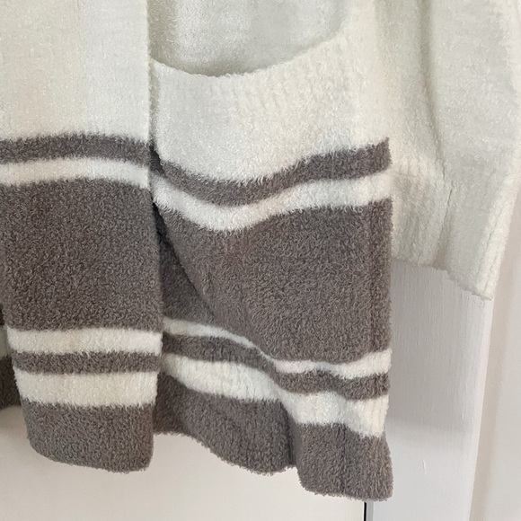 Barefoot dreams cardigan size small - Picture 3 of 4